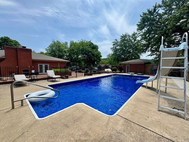 211 Service St, Mountain View, AR 72560