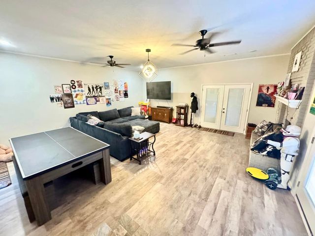 211 Service St, Mountain View, AR 72560