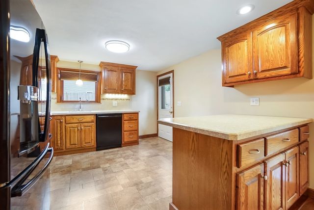 7 Stoney Brook Ln, Milford, MA 01757