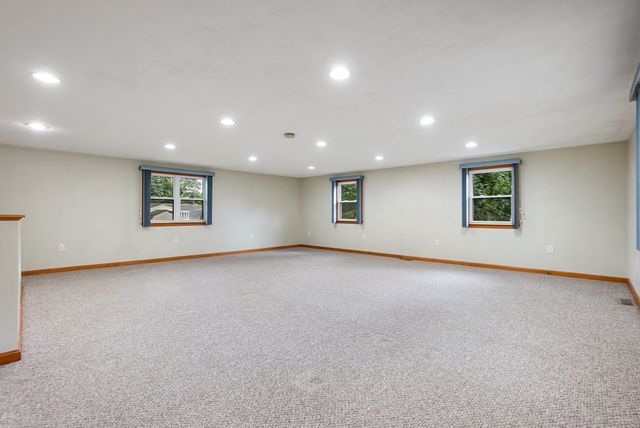 7 Stoney Brook Ln, Milford, MA 01757