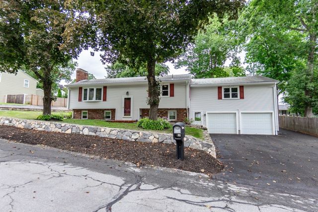 7 Stoney Brook Ln, Milford, MA 01757