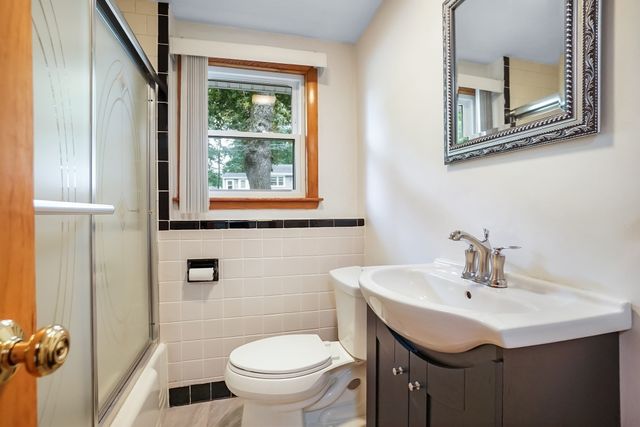7 Stoney Brook Ln, Milford, MA 01757