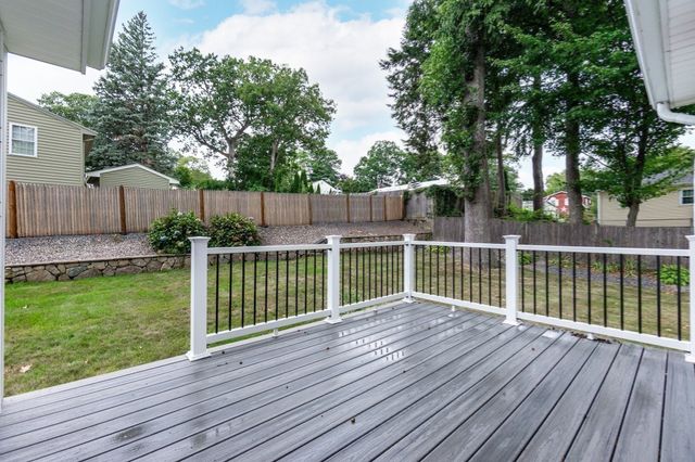 7 Stoney Brook Ln, Milford, MA 01757
