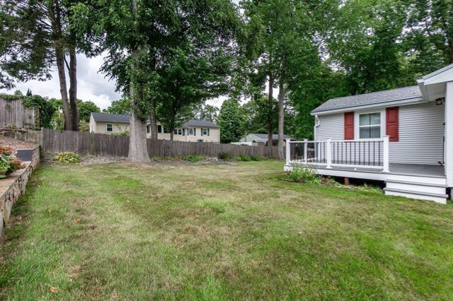 7 Stoney Brook Ln, Milford, MA 01757