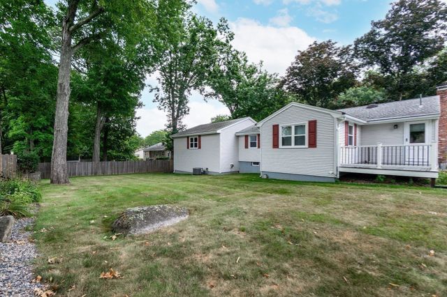 7 Stoney Brook Ln, Milford, MA 01757
