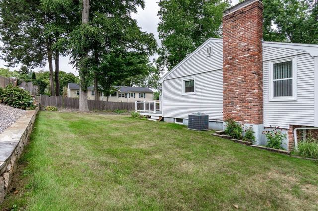 7 Stoney Brook Ln, Milford, MA 01757