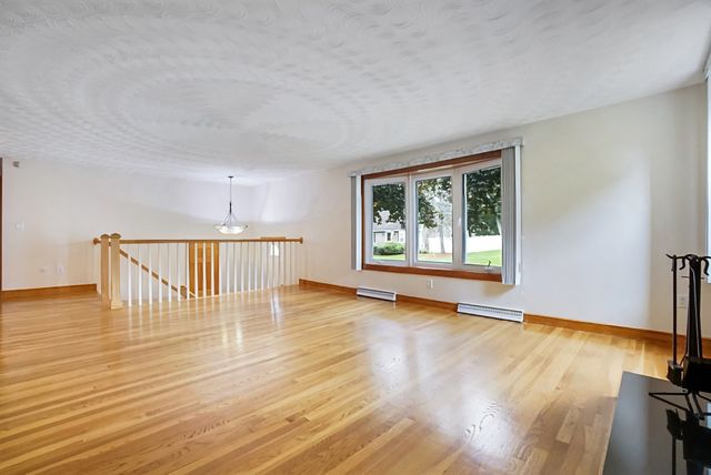 7 Stoney Brook Ln, Milford, MA 01757