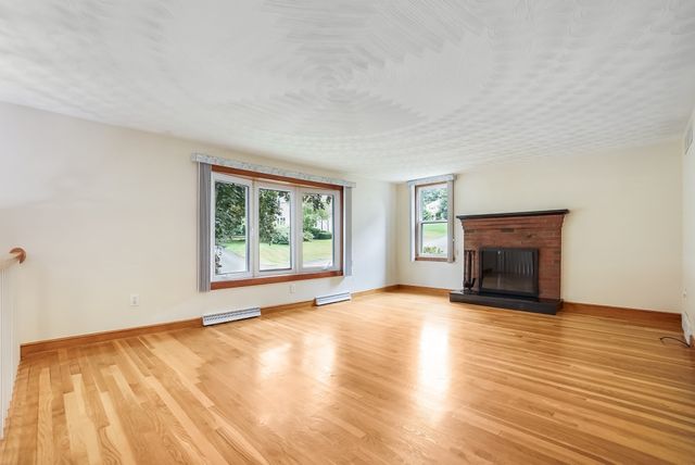 7 Stoney Brook Ln, Milford, MA 01757