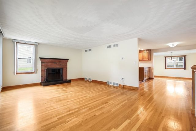 7 Stoney Brook Ln, Milford, MA 01757