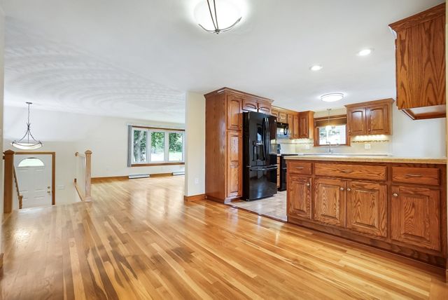 7 Stoney Brook Ln, Milford, MA 01757