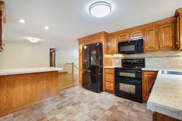 7 Stoney Brook Ln, Milford, MA 01757