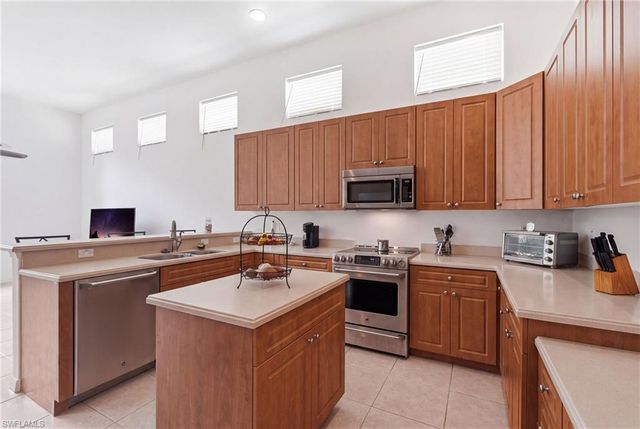 390 12th AVE NW, Naples, FL 34120