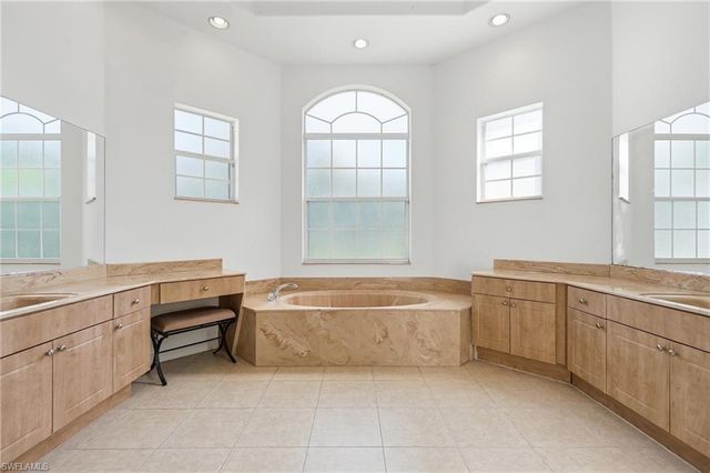 390 12th AVE NW, Naples, FL 34120