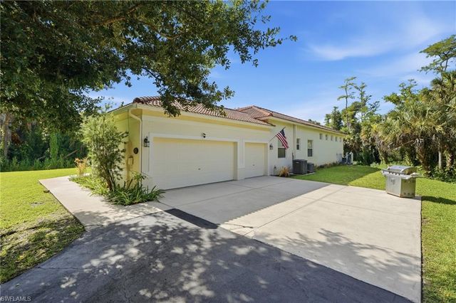 390 12th AVE NW, Naples, FL 34120