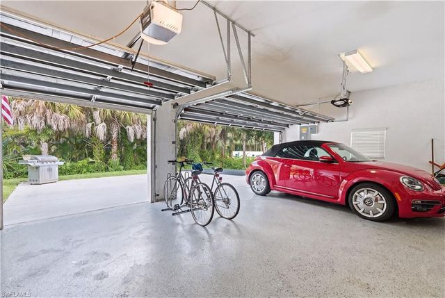 390 12th AVE NW, Naples, FL 34120