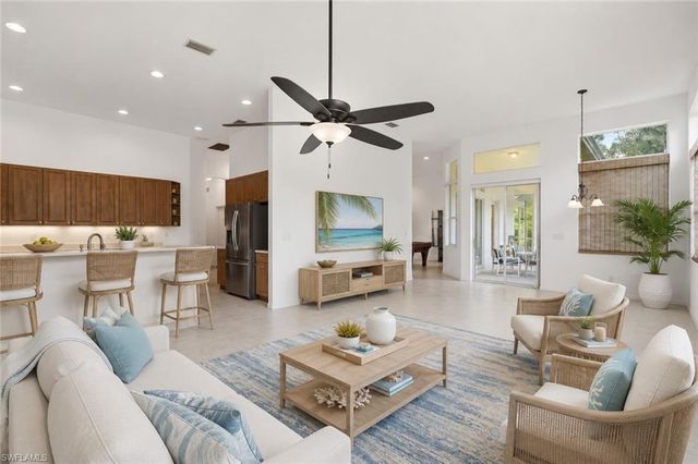 390 12th AVE NW, Naples, FL 34120