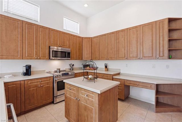 390 12th AVE NW, Naples, FL 34120