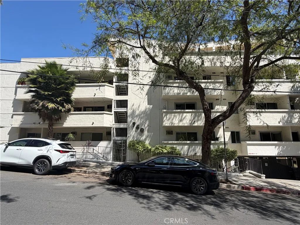 960 Larrabee, West Hollywood, CA 90069