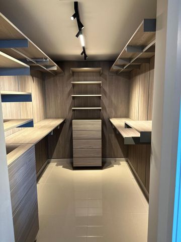 488 NE 18th St 2010, Miami, FL 33132