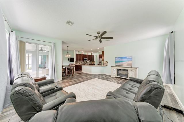 1656 PINYON PINE DR, Sarasota, FL 34240