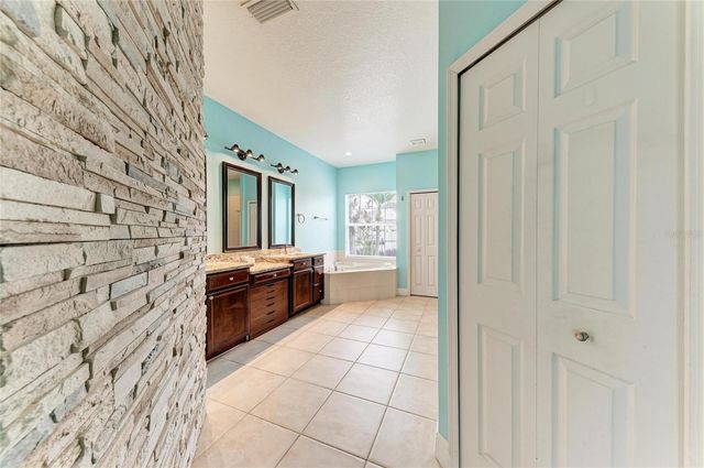 1656 PINYON PINE DR, Sarasota, FL 34240