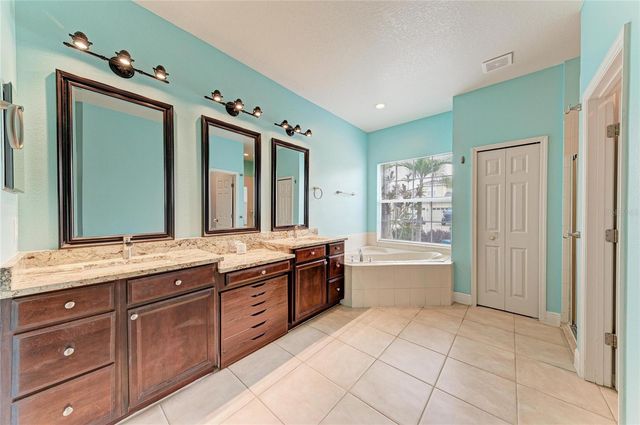 1656 PINYON PINE DR, Sarasota, FL 34240