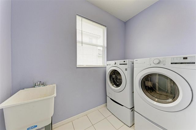 1656 PINYON PINE DR, Sarasota, FL 34240
