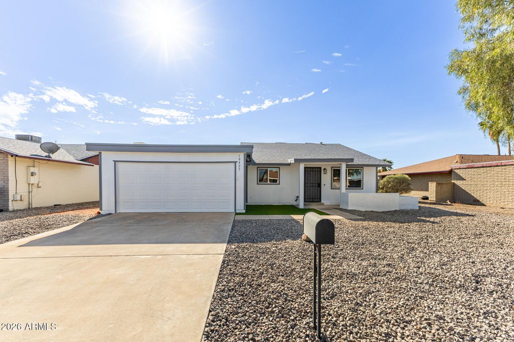 Image 1 of property listing at 10425 W CALLE DE EDENS --, Phoenix, AZ 85037