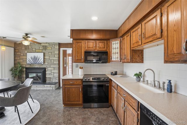 49750 Nautical Drive, Chesterfield Township, MI 48047