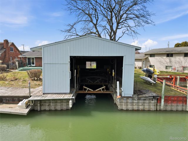 49750 Nautical Drive, Chesterfield Township, MI 48047