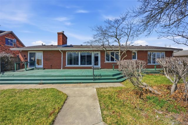 49750 Nautical Drive, Chesterfield Township, MI 48047