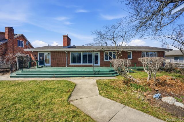 49750 Nautical Drive, Chesterfield Township, MI 48047