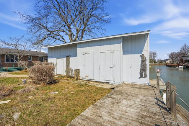 49750 Nautical Drive, Chesterfield Township, MI 48047