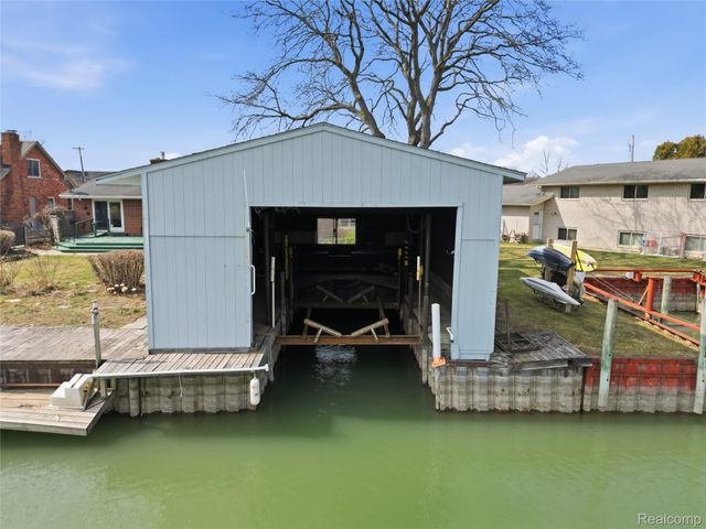 49750 Nautical Drive, Chesterfield Township, MI 48047