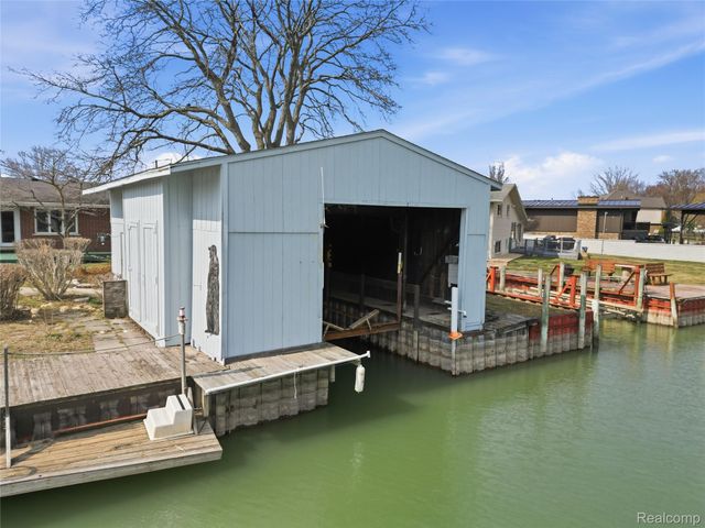 49750 Nautical Drive, Chesterfield Township, MI 48047