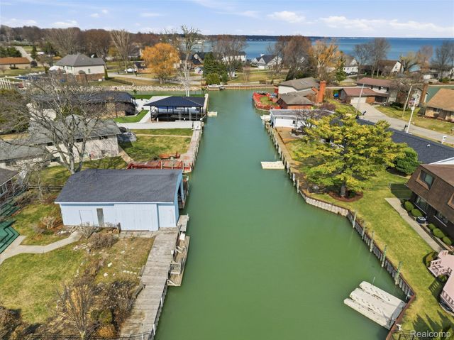 49750 Nautical Drive, Chesterfield Township, MI 48047