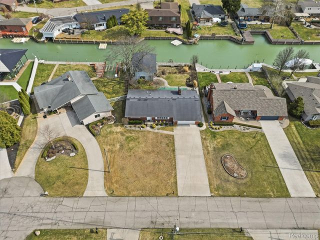 49750 Nautical Drive, Chesterfield Township, MI 48047