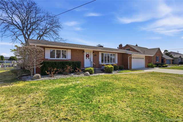 49750 Nautical Drive, Chesterfield Township, MI 48047