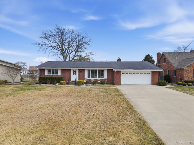 49750 Nautical Drive, Chesterfield Township, MI 48047