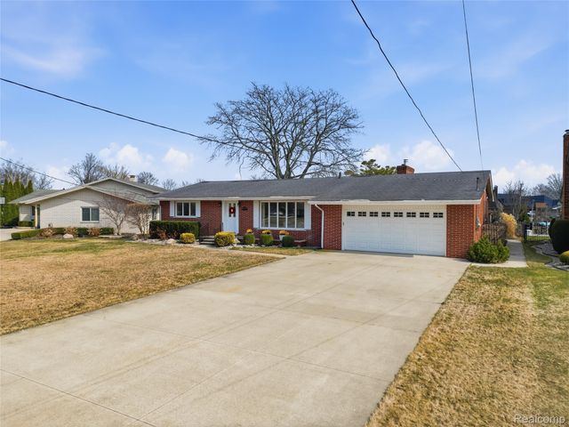 49750 Nautical Drive, Chesterfield Township, MI 48047