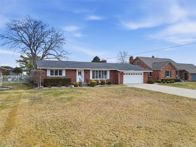 49750 Nautical Drive, Chesterfield Township, MI 48047