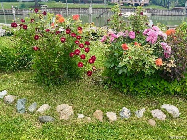 49750 Nautical Drive, Chesterfield Township, MI 48047