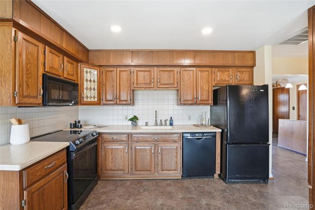 49750 Nautical Drive, Chesterfield Township, MI 48047