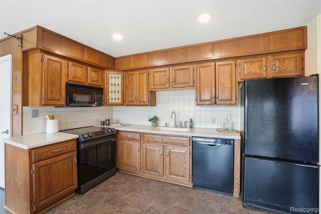 49750 Nautical Drive, Chesterfield Township, MI 48047