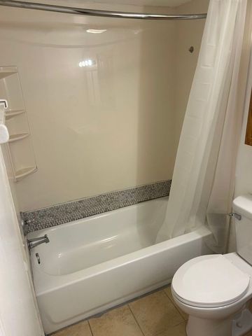 3235 S Manor Drive 104, Lansing, IL 60438