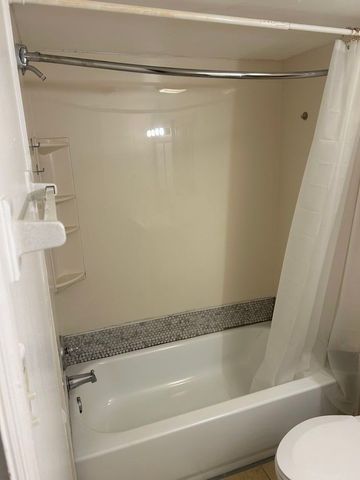 3235 S Manor Drive 104, Lansing, IL 60438