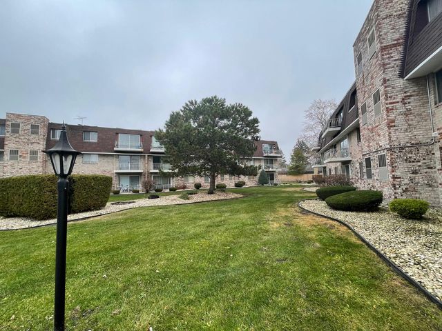 3235 S Manor Drive 104, Lansing, IL 60438