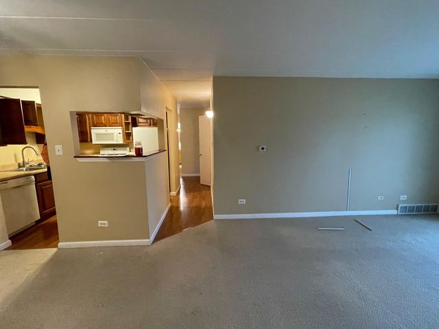 3235 S Manor Drive 104, Lansing, IL 60438