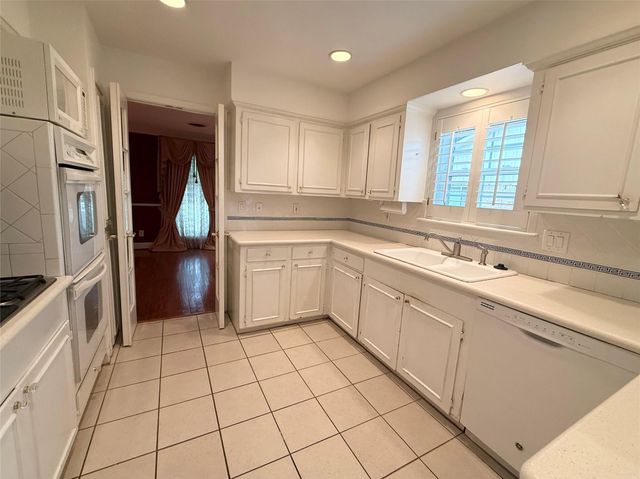 5611 Portal Drive, Houston, TX 77096