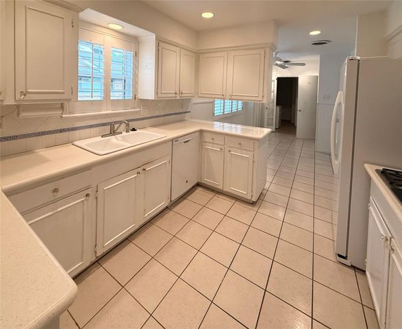 5611 Portal Drive, Houston, TX 77096